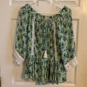 💚 NWT Boho Peasant Top 💙